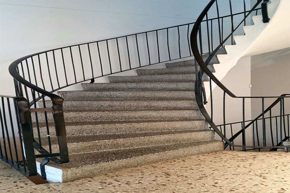 How Do Handrails On Stairs Help Keep You Safe?